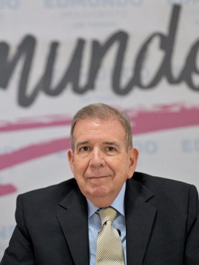 <i>Edmundo González Urrutia</i>