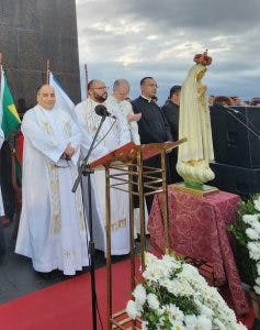 Pe. Omar Raposo, Reitor do Santuário, e mais três sacerdotes [Foto: Miguel Vidigal]