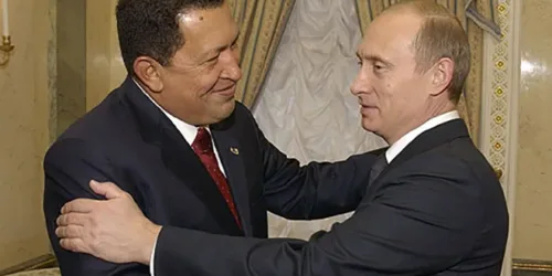 Chávez se arma e mente outra vez…