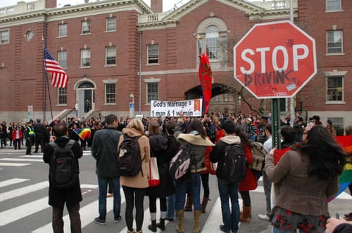 No momento, você está visualizando YouTube censura vídeo que mostra a verdadeira face do movimento homossexual