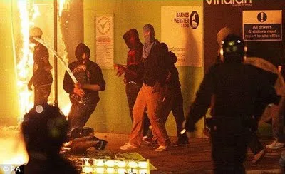 No momento, você está visualizando Sem família tradicional, nasce geração de vândalos na Inglaterra