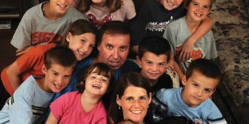 Família de 11 filhos suscita admiração e espanto nos EUA