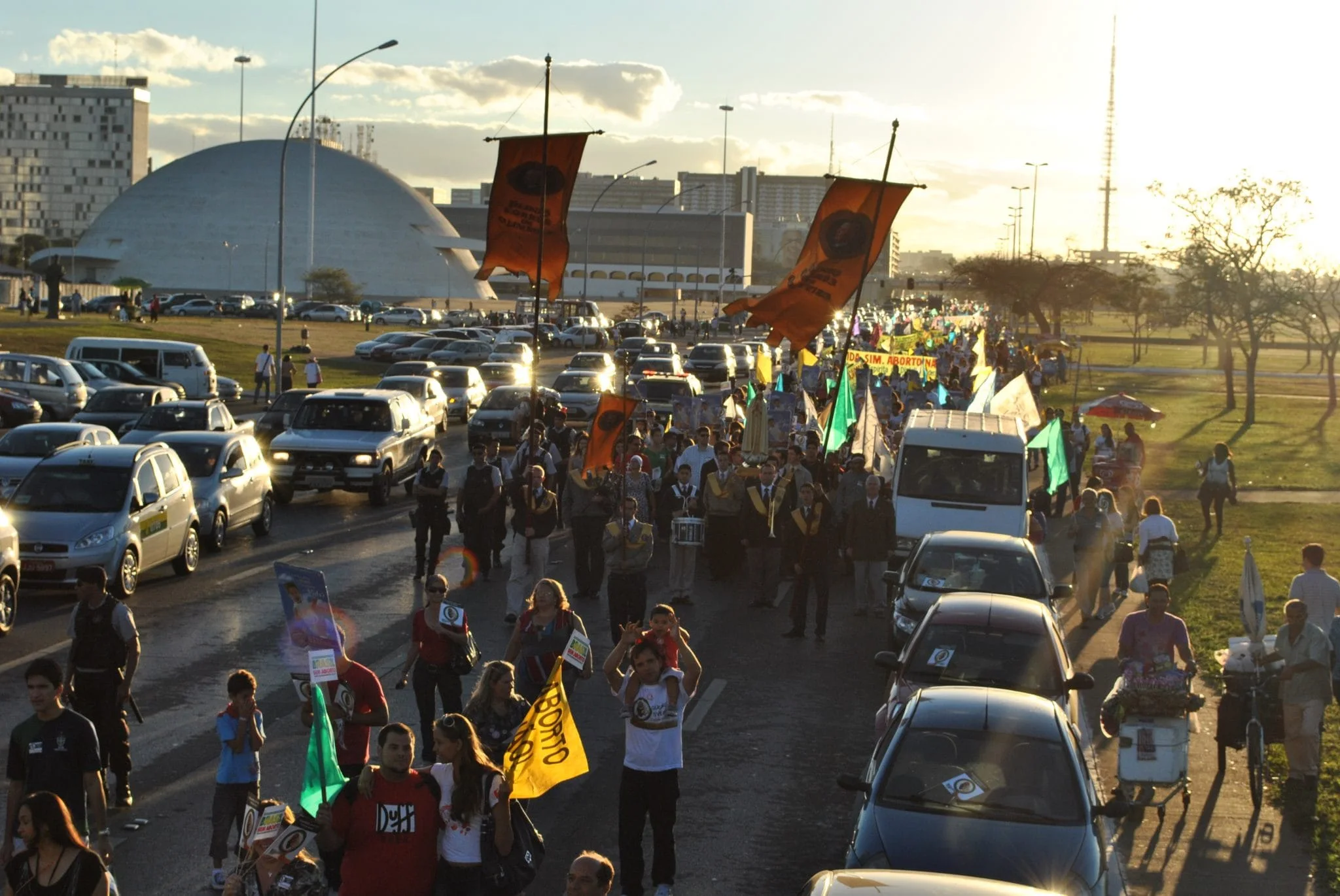No momento, você está visualizando Marcha contra o aborto atrai milhares em Brasília