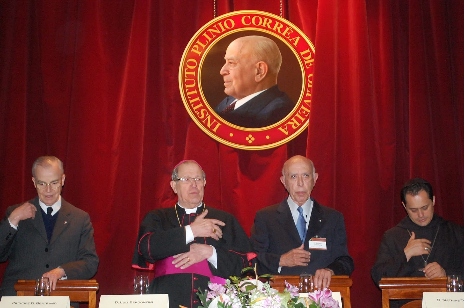 No momento, você está visualizando Nota de pesar pelo passamento de Dom Bergonzini