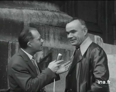 No momento, você está visualizando 50 anos depois, padres jovens retomam a batina que padres velhos jogaram fora para dar impressão de jovens