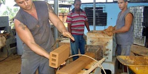 Trabalho escravo: presos são explorados em fábricas estatais de Cuba