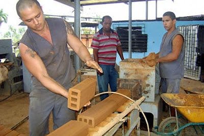 No momento, você está visualizando Trabalho escravo: presos são explorados em fábricas estatais de Cuba