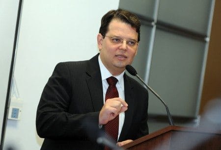 No momento, você está visualizando O Ministério Público não quer que “Deus seja louvado”, mas que os ateus sejam atendidos.