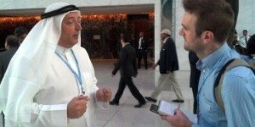Lord inglês, vestido de árabe, fura o consenso ambientalista da ONU e é expulso da COP-18