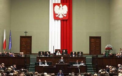 Leia mais sobre o artigo Justiça polonesa condena partido que queria tirar crucifixo do Parlamento