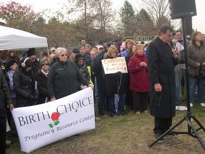 No momento, você está visualizando Abortos diminuem e ocasiona o fechamento de 70% de clínicas da morte nos EUA