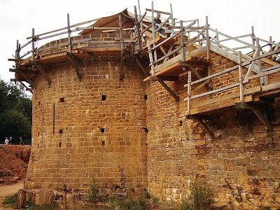 No momento, você está visualizando Construção de castelo medieval: multidões afluem