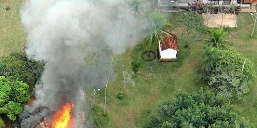 Verdes que são vermelhos e índios que não são índios, mas verdes e vermelhos