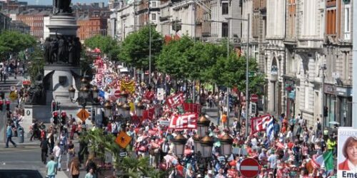 Mais de 35 mil irlandeses protestaram contra o aborto em Dublin
