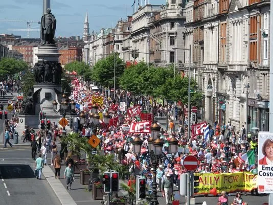 Mais de 35.000 irlandeses protestam contra o aborto nas ruas de Dublin
