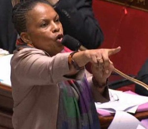 Ministra socialista Christiane Taubira foi encarregada de fazer passar o 'casamento igualitário' na base do rolo compressor