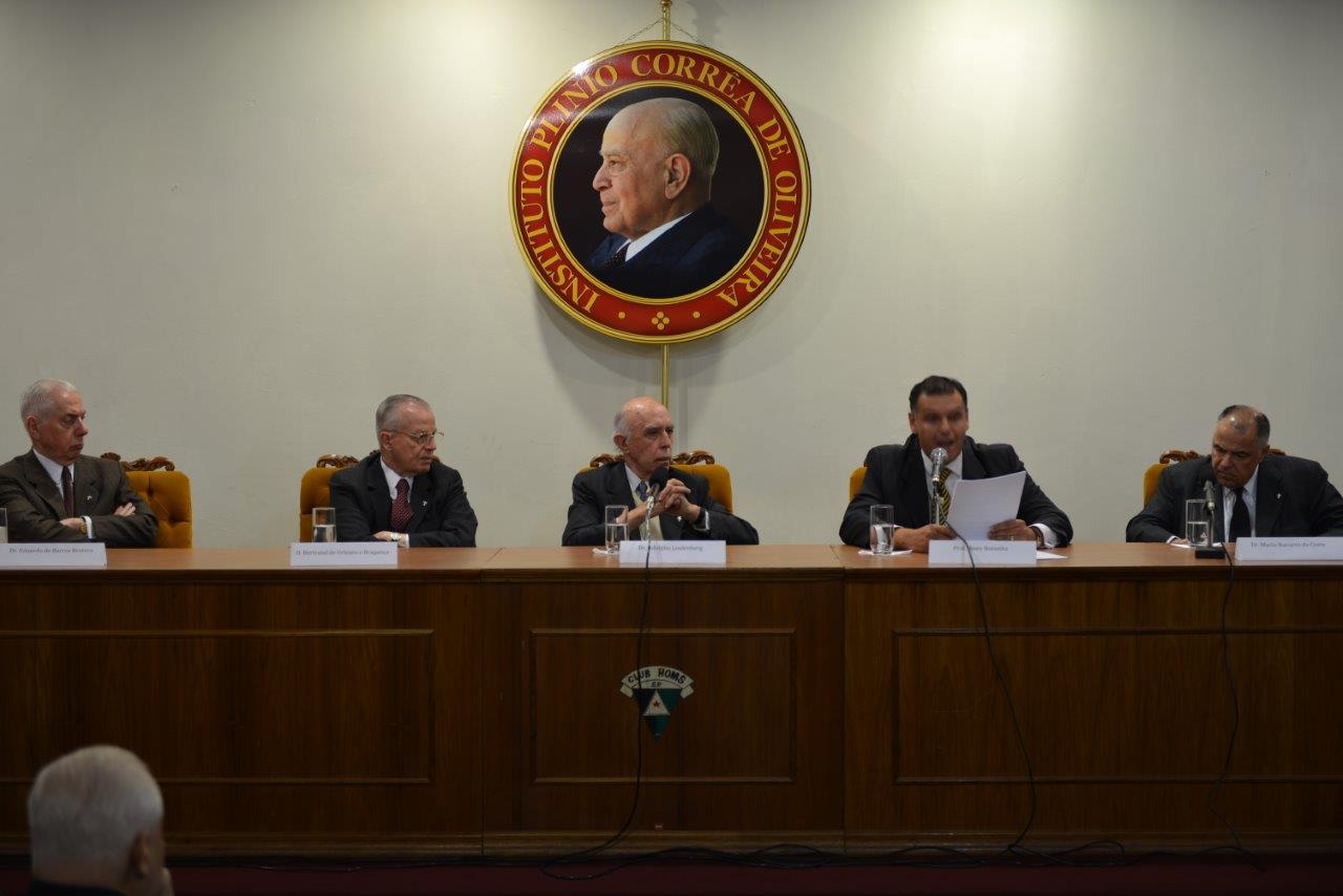 No momento, você está visualizando Fotos da conferência “Brasil e Portugal – muito mais que irmãos”
