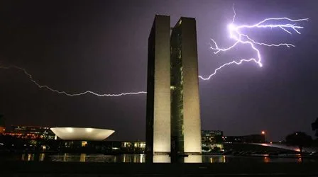 No momento, você está visualizando Eleição presidencial: o Brasil ante o perigo esquerdista e o vácuo político