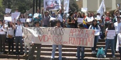A pressão popular acaba com “Ciclo Rosa” em Universidade Católica