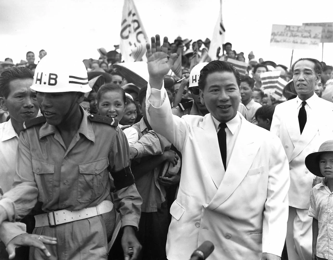 No momento, você está visualizando Vietnamitas homenageiam presidente católico assassinado em 1963 com o apoio de John Kennedy