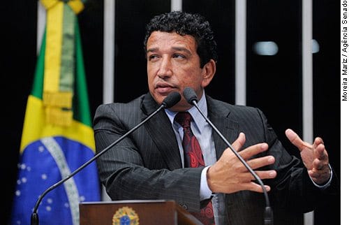 No momento, você está visualizando Senador Magno Malta agradece iniciativa do IPCO contra o PLC 122