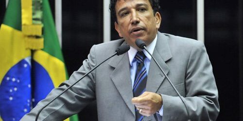 “E faço um registro, com muita alegria”