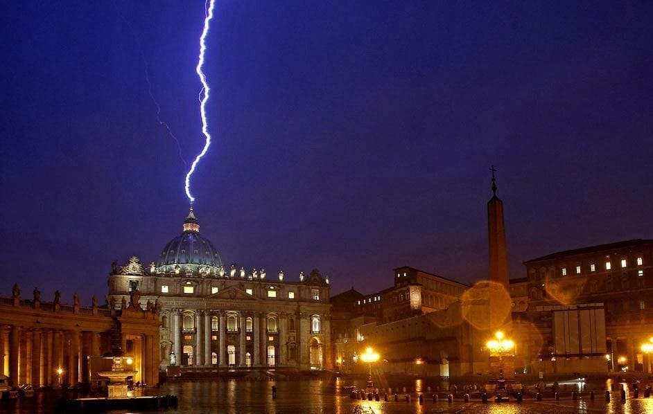 Leia mais sobre o artigo 2013 — Atribulações na Santa Igreja e inédita confusão no mundo