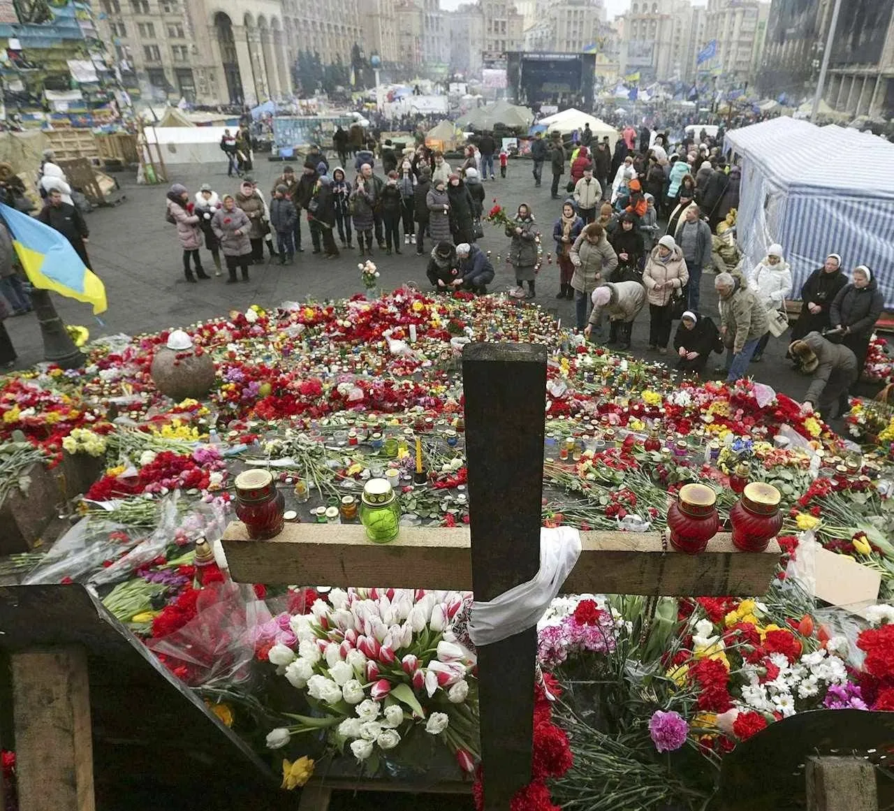 Ucranianos homenageiam os heróis de Maidan