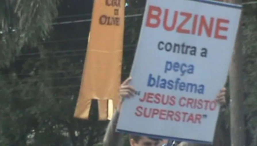 No momento, você está visualizando Assine o protesto e buzine contra a blasfêmia!