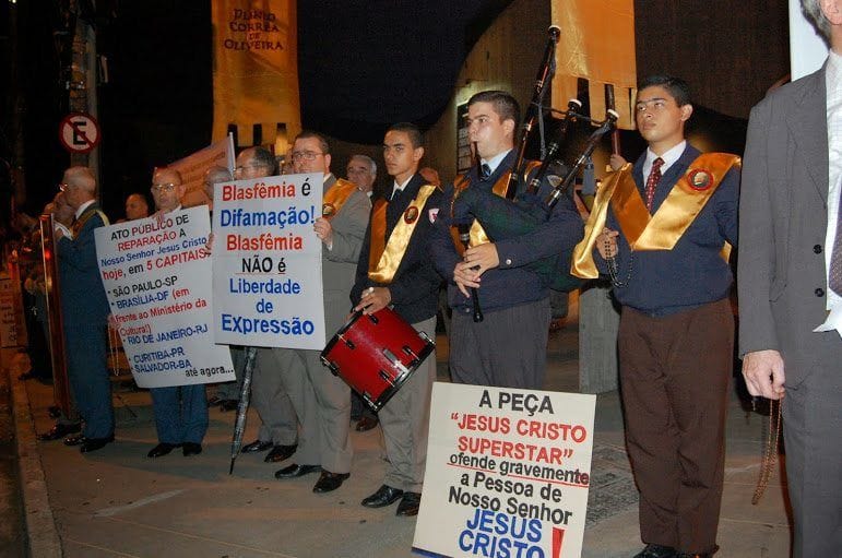 No momento, você está visualizando Convite: Terço público de reparação pela peça “O Evangelho Segundo Jesus, Rainha do Céu”