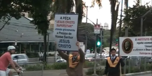 Buzinaço contra a blasfêmia!