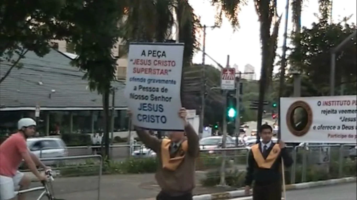 No momento, você está visualizando Buzinaço contra a blasfêmia!