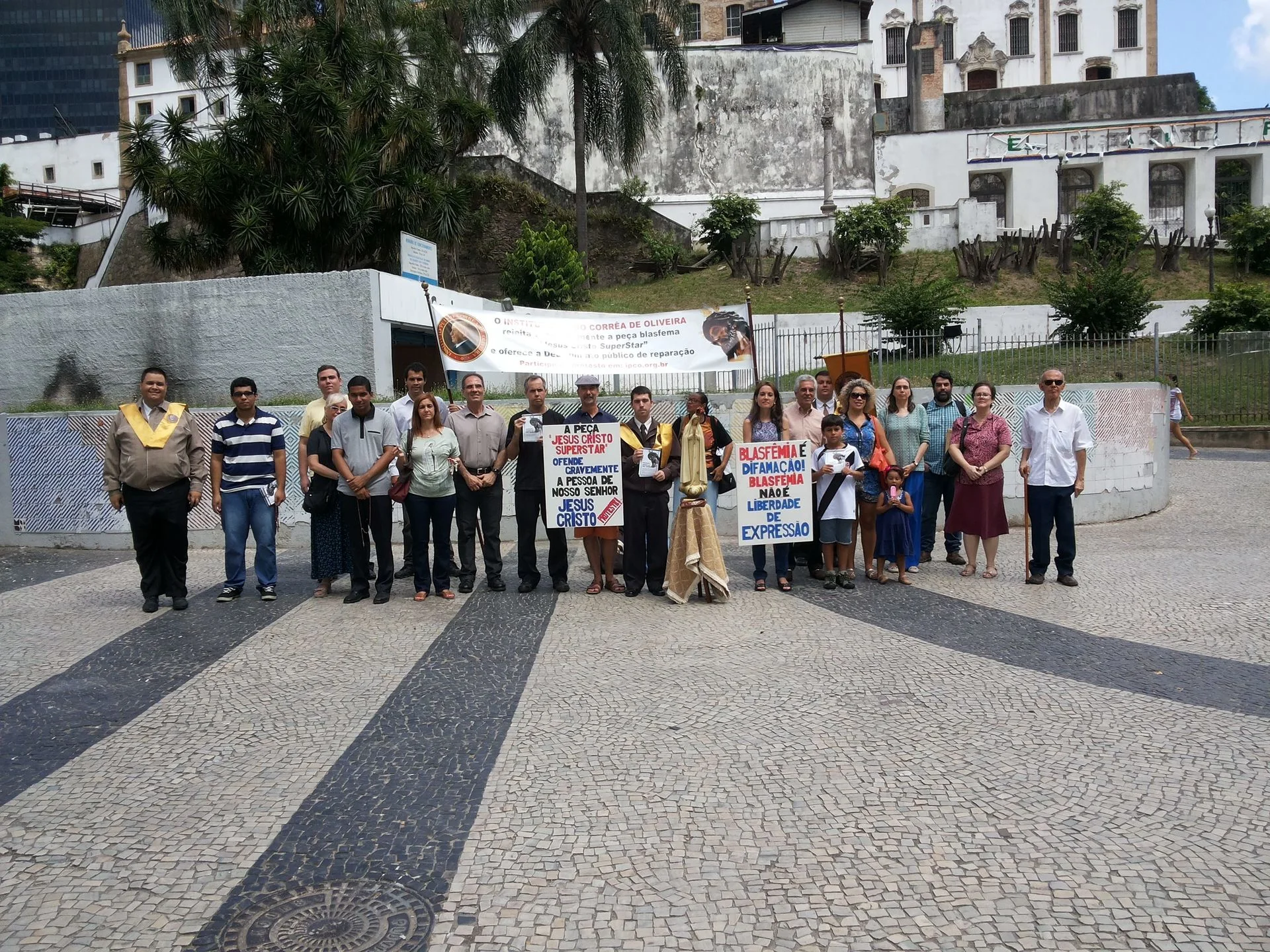 No momento, você está visualizando Ato de Reparação a Nosso Senhor Jesus Cristo é realizado na Cidade Maravilhosa. O próximo será em sua cidade…