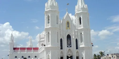 Santuário de Nossa Senhora das Neves na Índia atrai multidões
