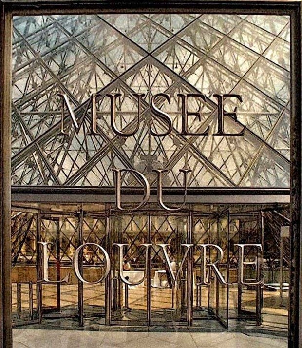 Entrada do Museu do Louvre, Paris