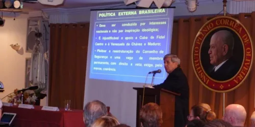 A política indigenista é caótica, afirma o General Heleno