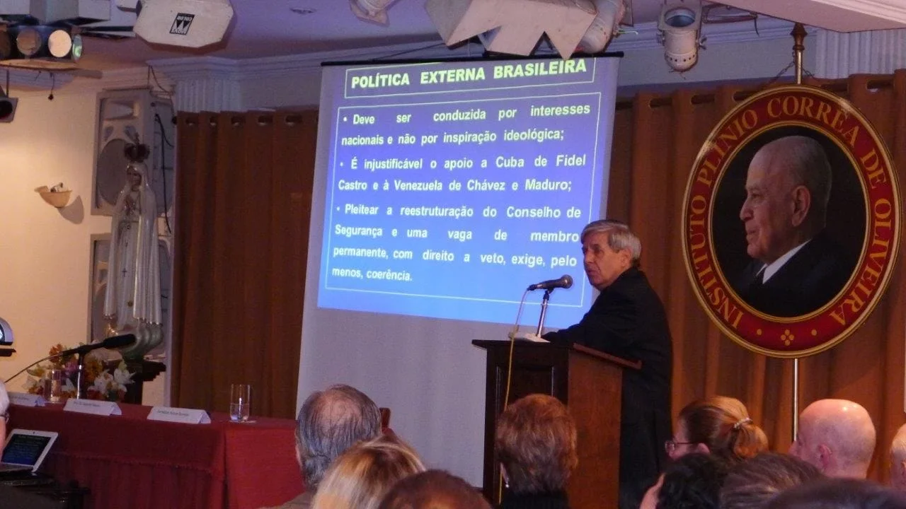 No momento, você está visualizando A política indigenista é caótica, afirma o General Heleno