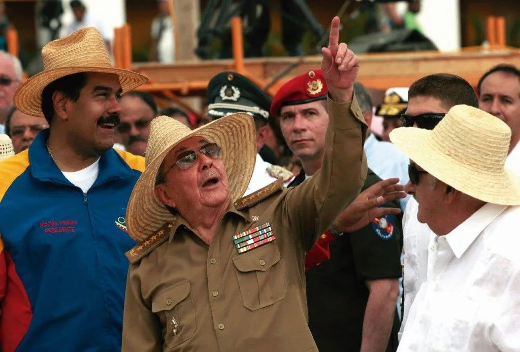 Em Cuba, Raúl Castro acompanhado por Maduro e José Mujica, presidente do Uruguai