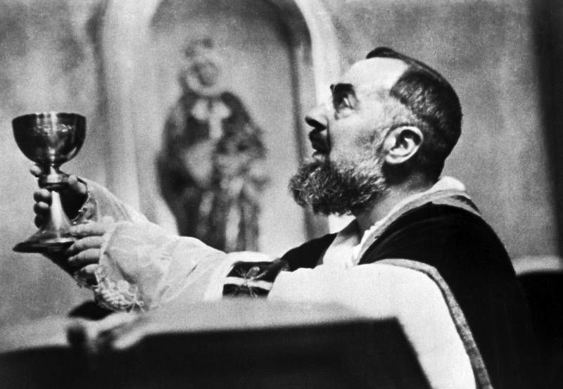 Leia mais sobre o artigo Aquela “visita” de São Padre Pio à cela do Cardeal Mindszenty