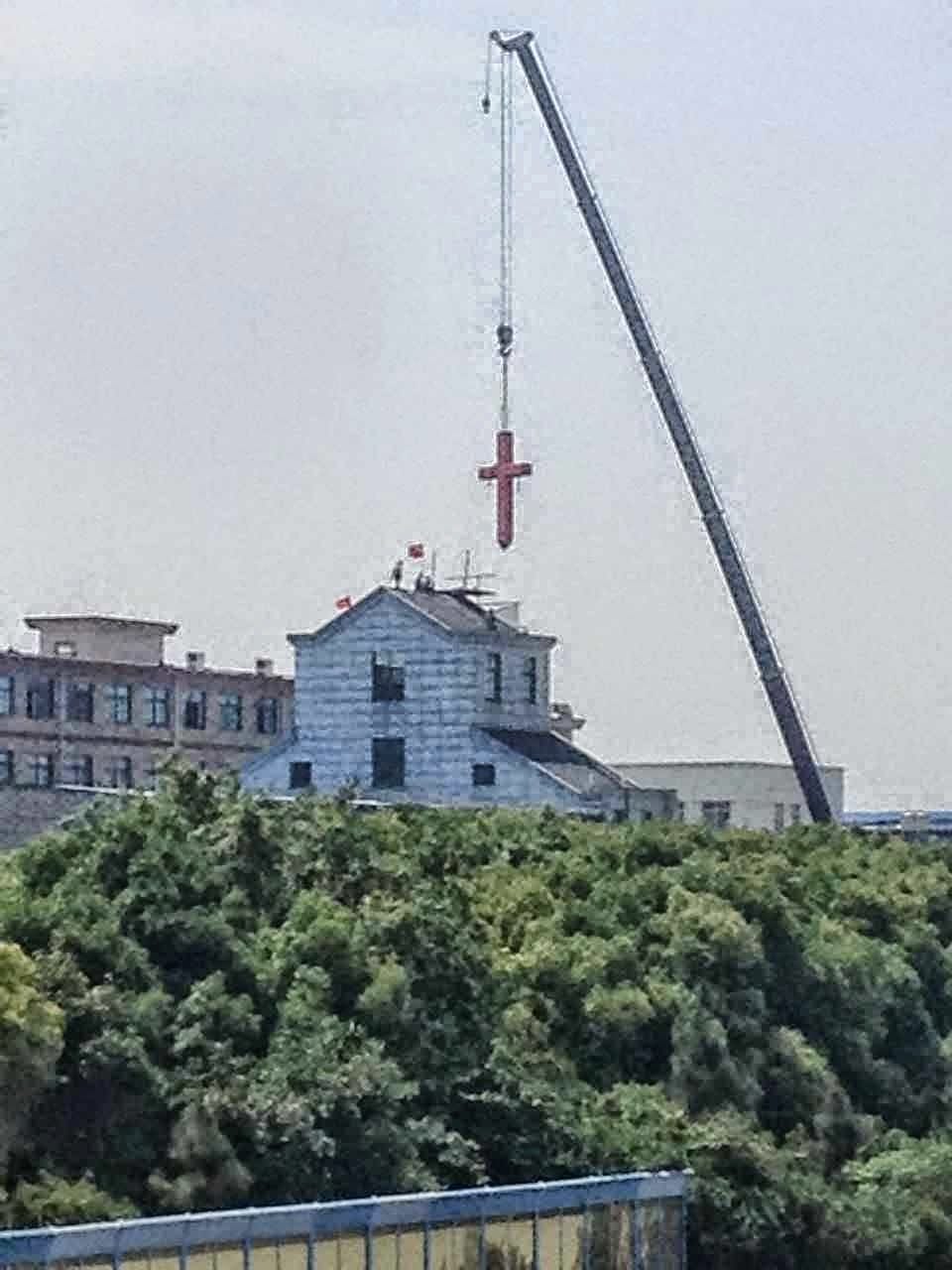 No momento, você está visualizando Aldeões defendem a Cruz  em luta desigual contra a policia socialista