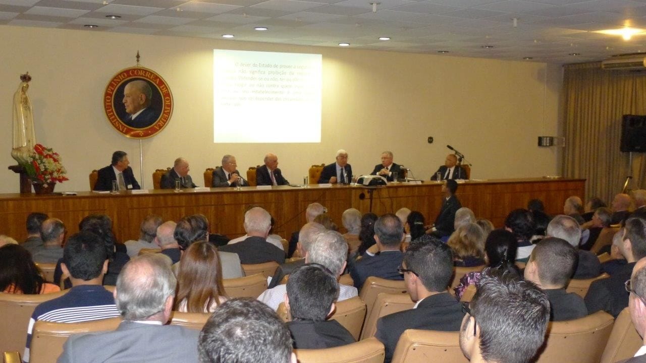 No momento, você está visualizando Vídeo da conferência: Desarmamento 10 anos de Fracasso e Opressão