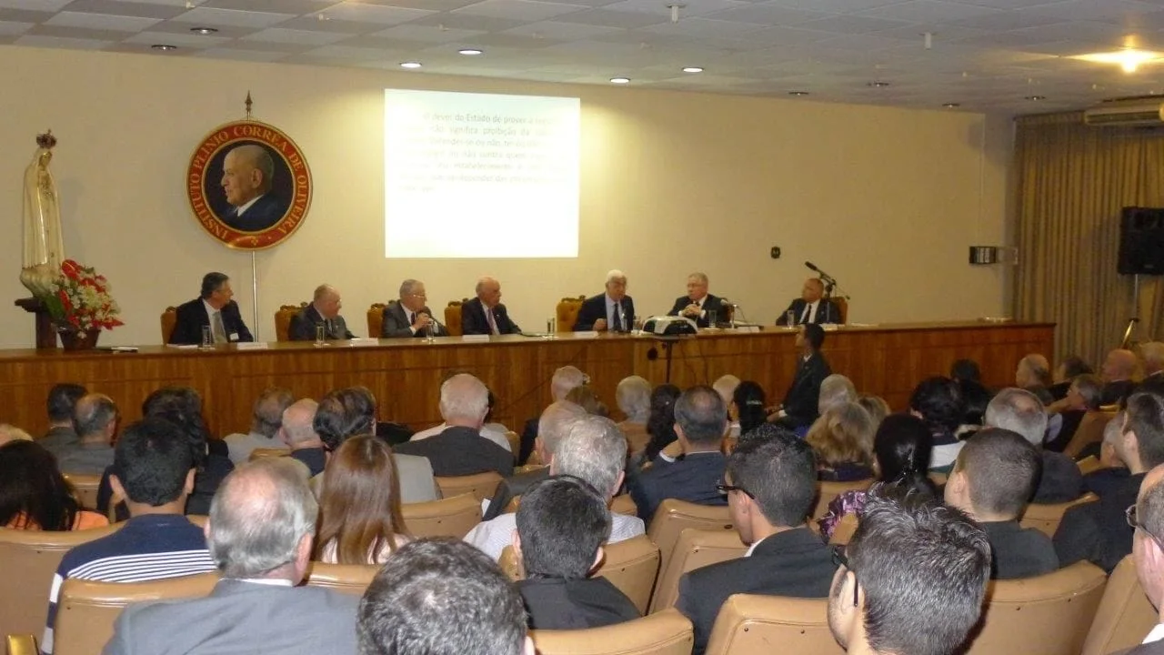 No momento, você está visualizando Vídeo da conferência: Desarmamento 10 anos de Fracasso e Opressão
