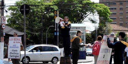 Campanha do IPCO contra a Bienal repercute na Folha de São Paulo