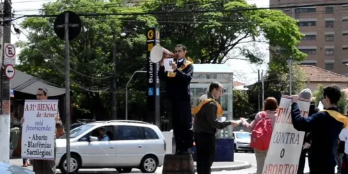 Campanha do IPCO contra a Bienal repercute na Folha de São Paulo