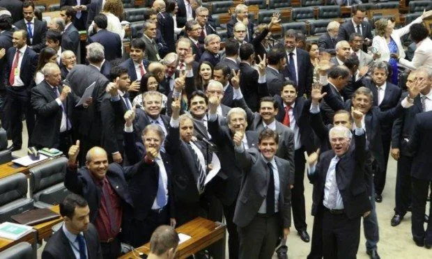 Decreto Conselhos Populares