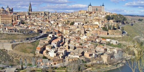 Espanha: não há outeiro de onde não se aviste um santuário