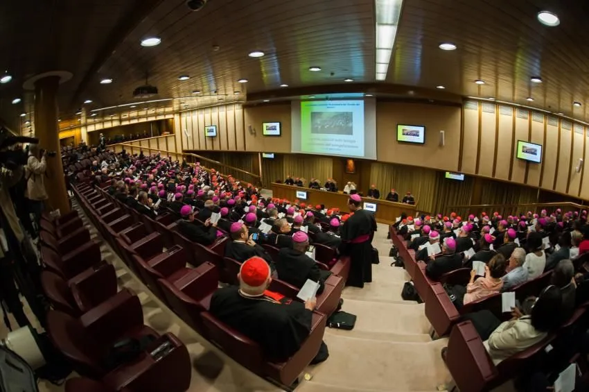 No momento, você está visualizando Entrevista com Dom Athanasius Schneider – Em defesa da Sagrada Eucaristia e da ortodoxia católica