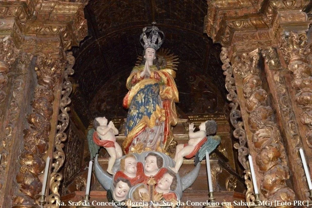 No momento, você está visualizando Uma mulher vestida de sol