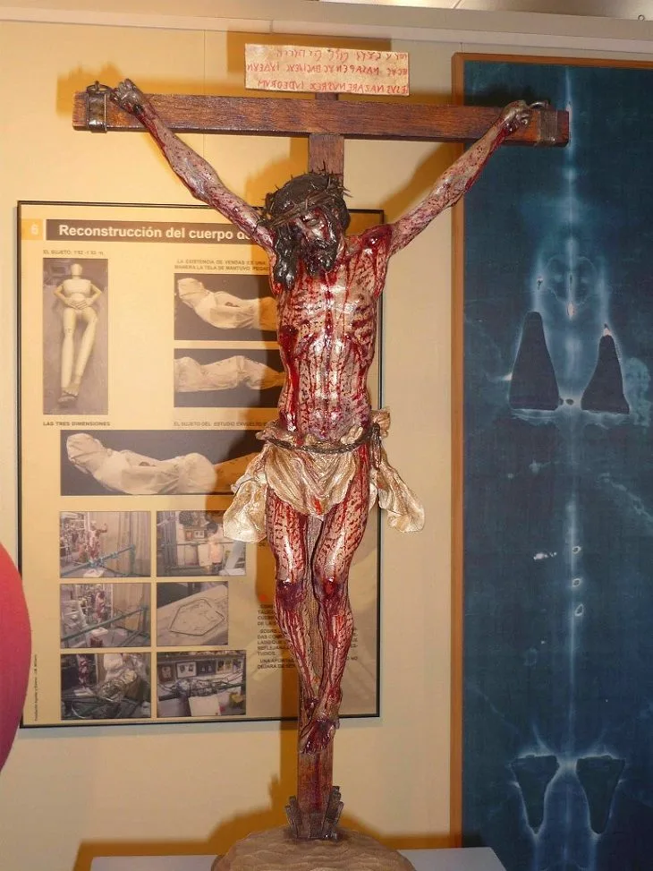 Jesus Crucificado segundo o Santo Sudário:  estreita concordância com as imagens tradicionais
