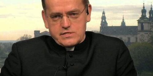 Sacerdote denuncia “homo-heresia” promovida por “homo-mafia”